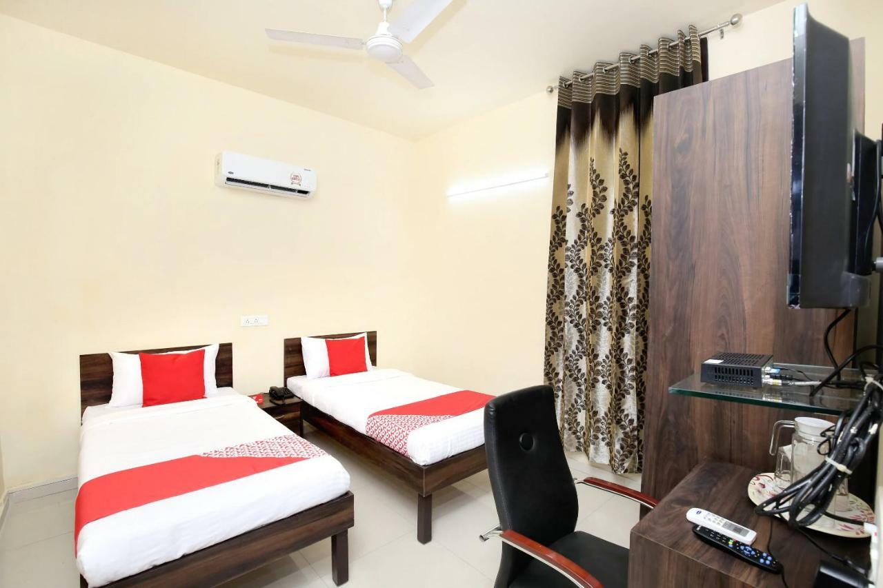 Oyo 16126 Aanantham Hotel Ludhiana Exterior photo